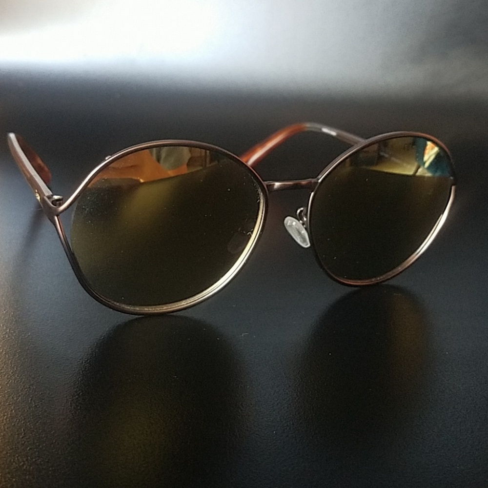 Tom's sunglasses